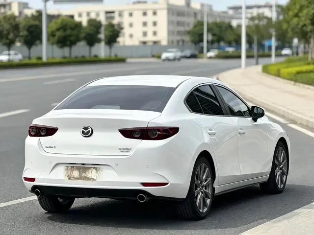 Mazda Axela — Фото автомобиля 7