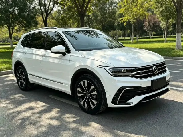 Volkswagen Tiguan L 2023 Facelift 330TSI Auto FWD R-Line Premium — Фото автомобиля 3
