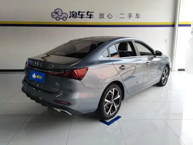 Roewe i5 — Фото автомобиля 3