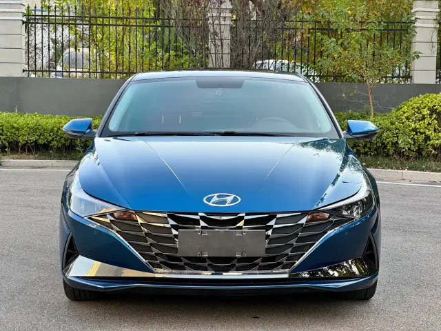 Hyundai Elantra — Фото автомобиля 2