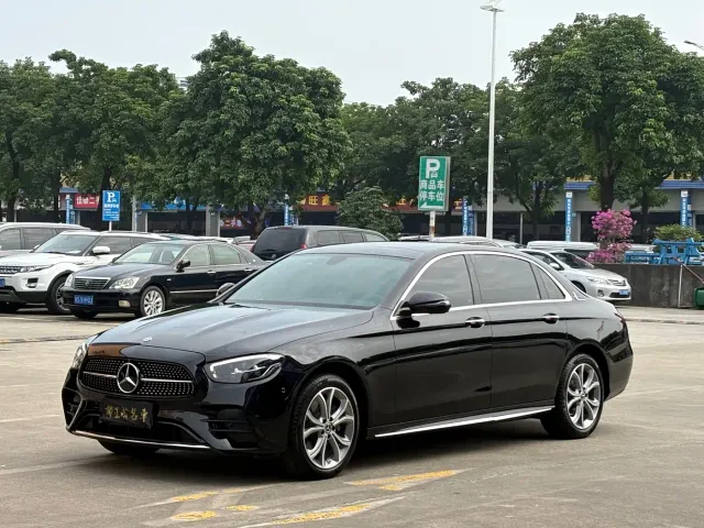 Фотография автомобиля — Mercedes-Benz E-Class