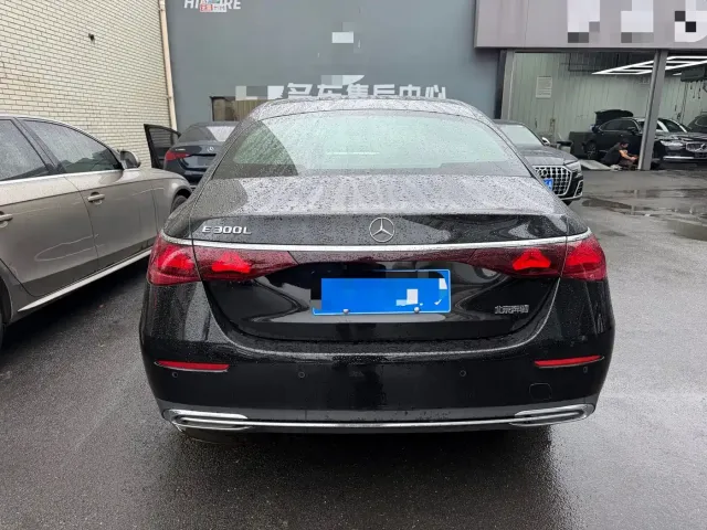 Mercedes-Benz E-Class — Фото автомобиля 8