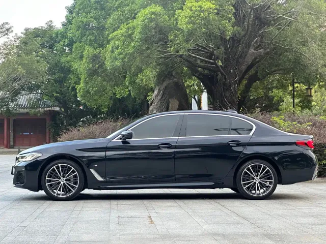 BMW 5 Series — Фото автомобиля 13