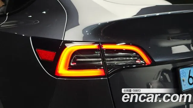 Tesla Model Y — Фото автомобиля 19