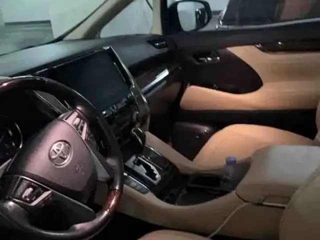 Toyota Alphard — Фото автомобиля 6