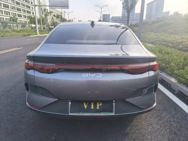 BYD Qin L — Фото автомобиля 4